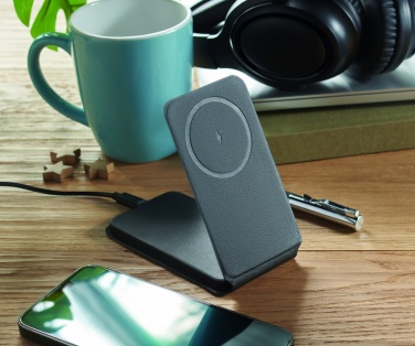 Logotrade corporate gift picture of: Foldable magnetic charger 15W