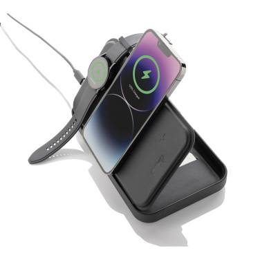 Logotrade corporate gift image of: Swiss Peak RCS recycled travel case with 3 in 1 charger