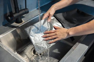 Logo trade business gifts image of: Snackstrap AWARE™ RPET foldable lunchbag 30x20CM