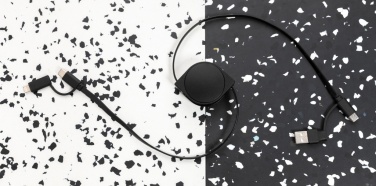 Logotrade reklaamtooted pilt: RCS-standardi taaskasutatud plastik ja TPE 6-in-1 kaabel