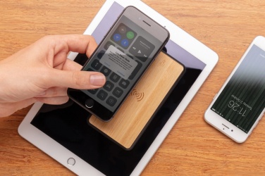 Logo trade ärikingituse pilt: RCS taaskasutatud plastist 8000 mAh juhtmevaba akupank