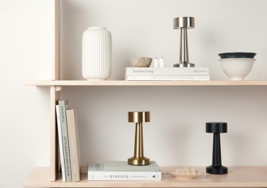 Logo trade ärikingituse pilt: VINGA Maris RCS metallist ja taaskasutatud ABS-ist laualamp