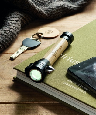 Logotrade reklaamkingi foto: 3-ühes bambusest taskulamp koos avariivasara ja turvavöölõikuriga