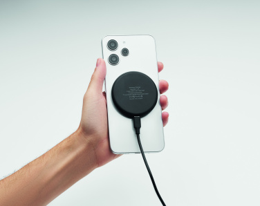 Logotrade reklaamkingituse foto: WERLIES 3-ühes juhtmevaba laadija 15W