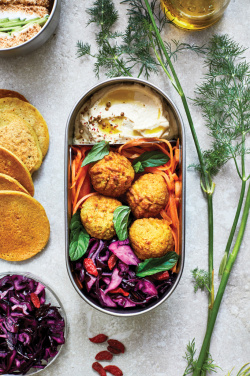 Logotrade ärikingi foto: Black+Blum roostevabast terasest toidukarp