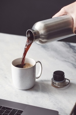 Logotrade biznesa dāvanas foto: VINGA Miles lielā termosa pudele 1000 ml