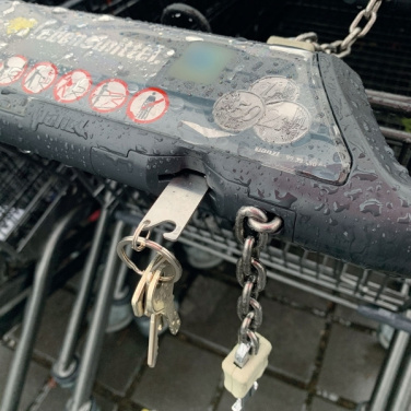 Logotrade dāvanas foto: Atslēgu piekariņš ar iepirkumu groza čipu STICKIT