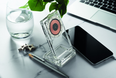 Лого трейд бизнес-подарки фото: Acrylic wireless charger 15W