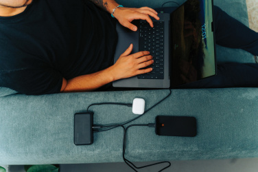 Logotrade kampanjprodukter bild: Urban Vitamin Eureka RCS återvunnen 65W hybridladdare