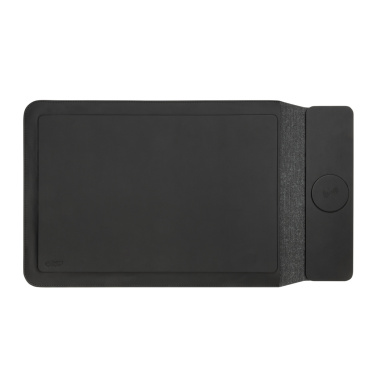Logotrade kampanjprodukter bild: Swiss Peak 15W magnetiskt laddningsfodral för laptop 14-15,6