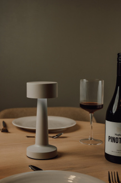 Logotrade profilprodukter bild: VINGA Maris RCS återvunnen plast bordslampa