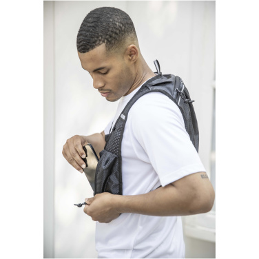 Logotrade profilprodukter bild: Nomad löparväst med vätskepaket av GRS-återvunnet material 5 l